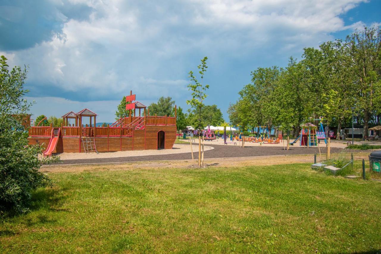 Beach Hostel Balatonboglár 外观 照片